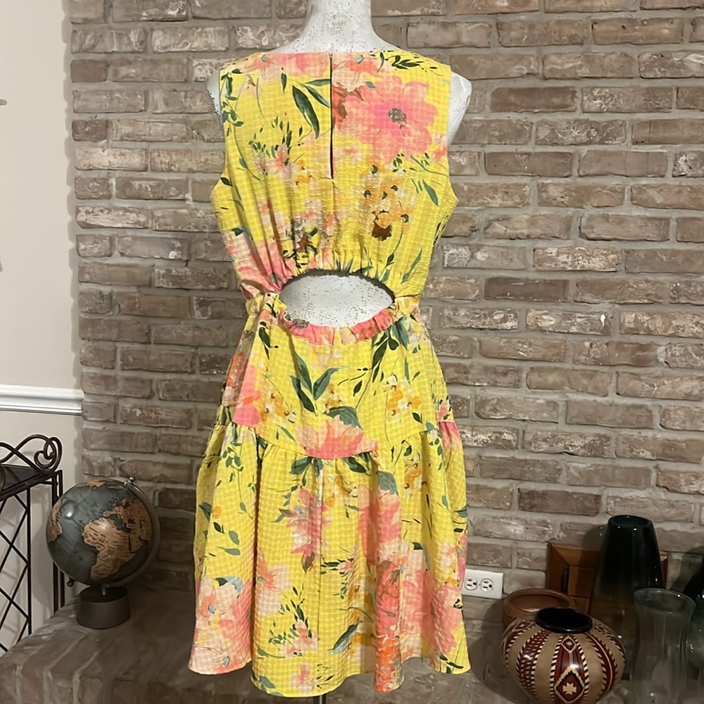 🎉 Melonie T dress Sz 10 yellow floral tiered pockets sleeveless elastic waist! - Picture 3 of 4